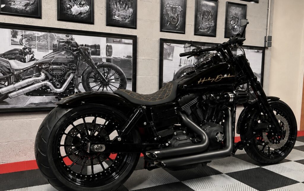 moto dans l'atelier prestiges machines à Carcassonne